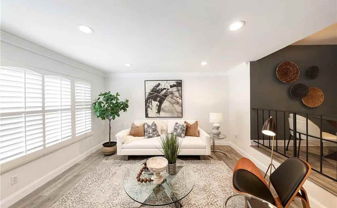 837 11Th St - Photo 3 of 12