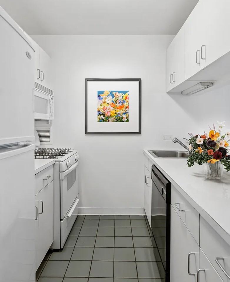 2250 Broadway - Photo 6 of 11