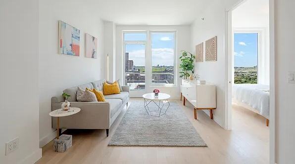 13618 Maple Ave - Photo 2 of 11