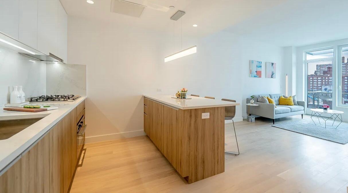 13618 Maple Ave - Photo 6 of 11