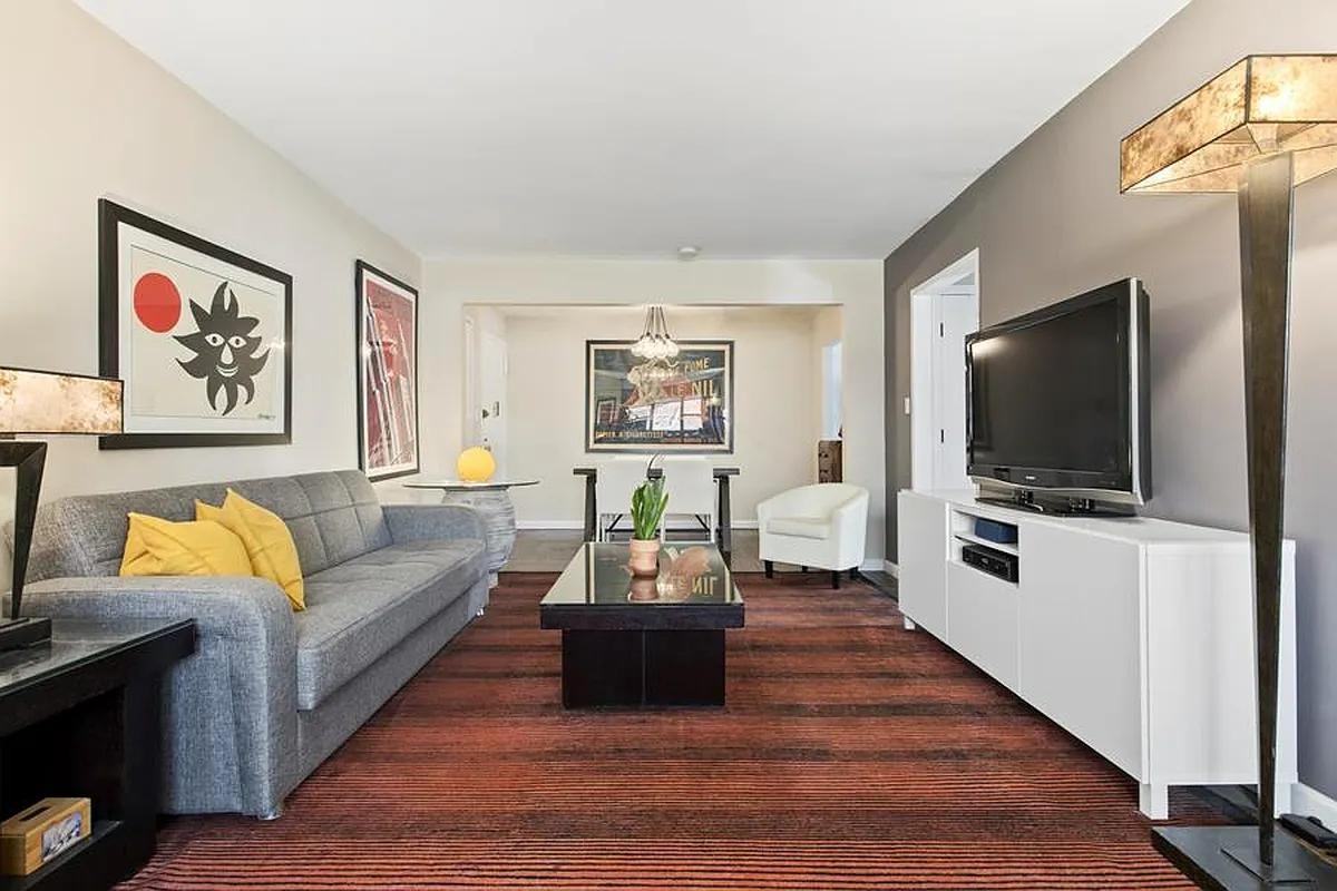 215 Adams St - Photo 3 of 8