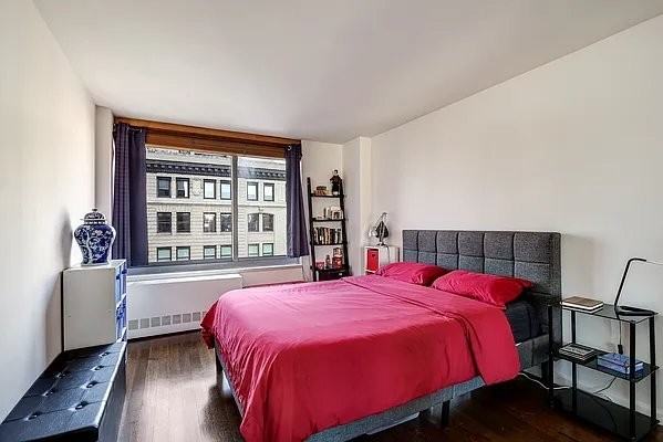 270 W 17Th St - Photo 4 of 6