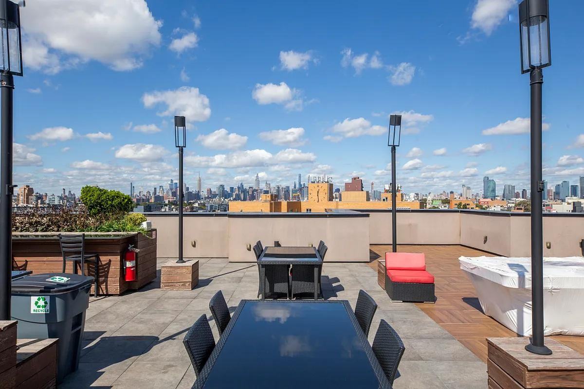 42 Maspeth Ave - Photo 7 of 9