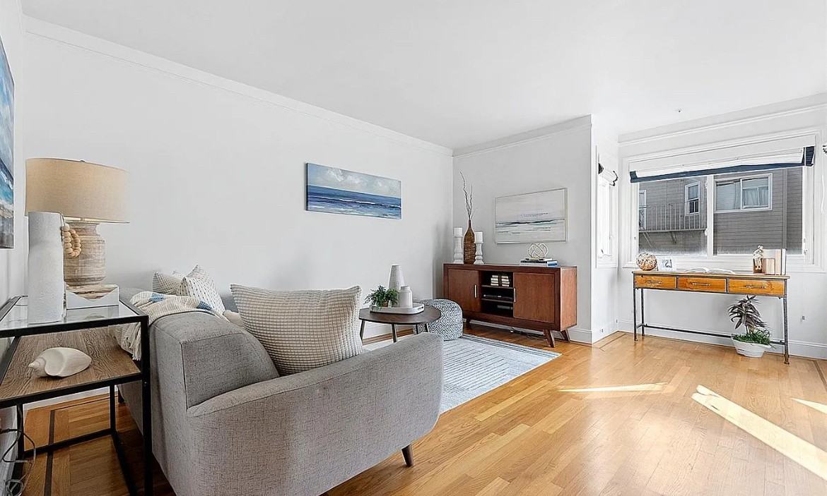 779 La Playa St - Photo 4 of 16