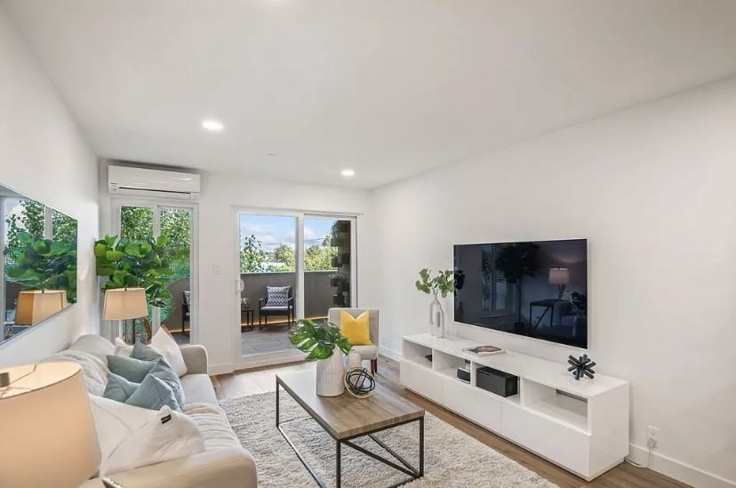 1090 Main St - Photo 4 of 15