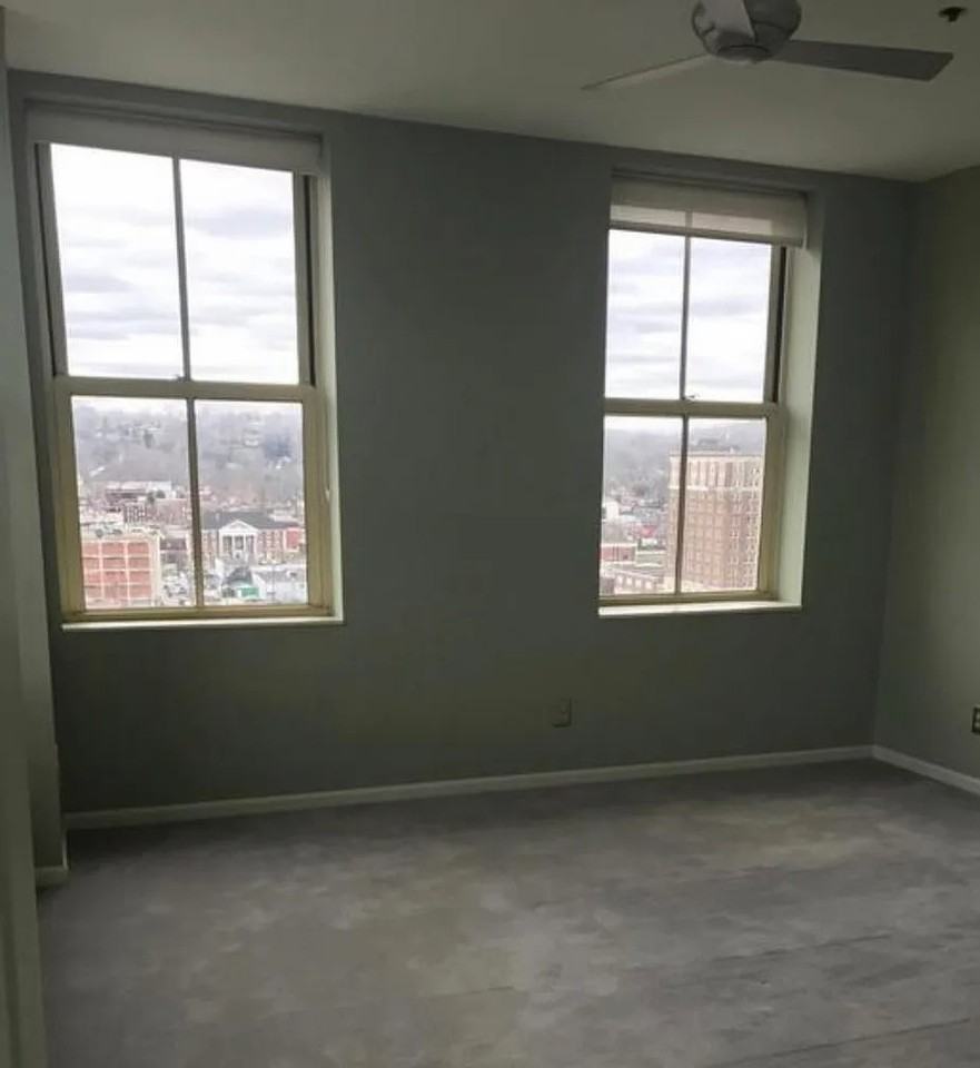 401 10th St - Photo 4 of 8