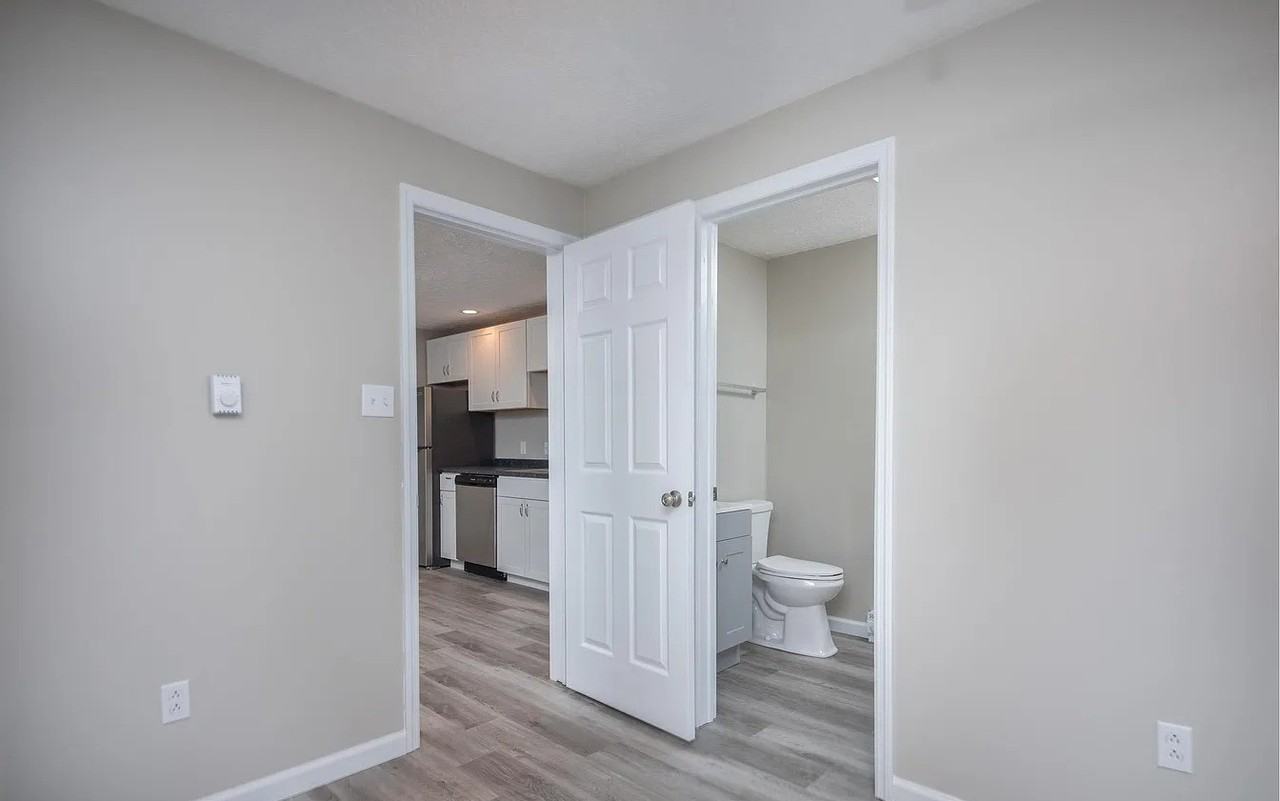 1064 Willowdale Rd - Photo 4 of 5