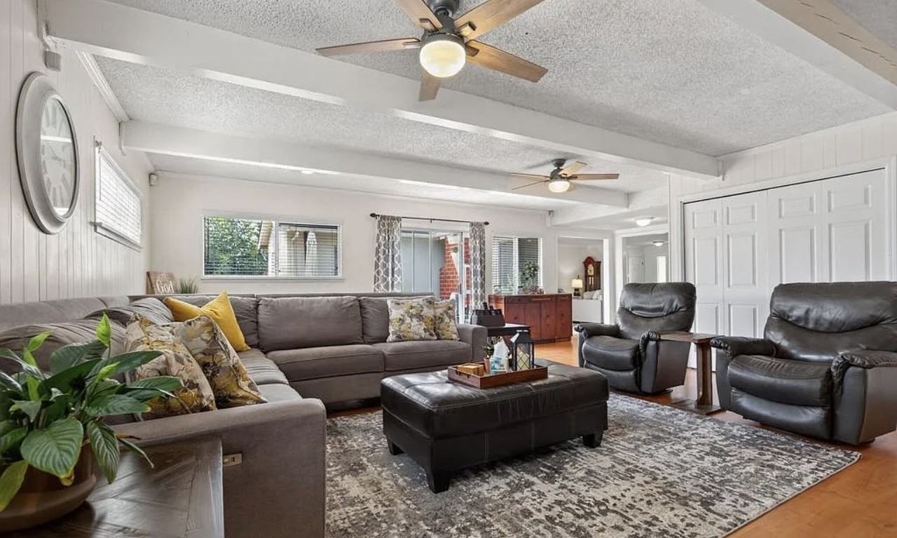 1110 Devonshire Dr - Photo 4 of 9