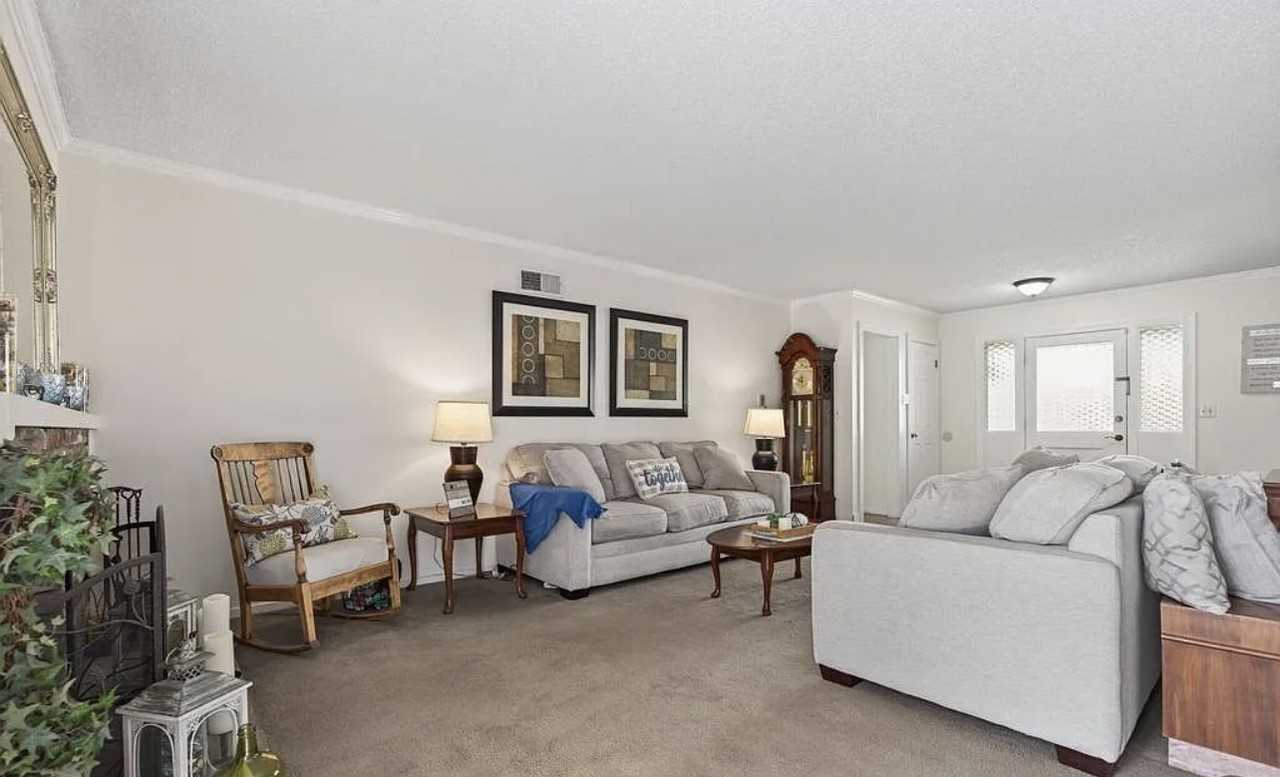 1110 Devonshire Dr - Photo 7 of 9