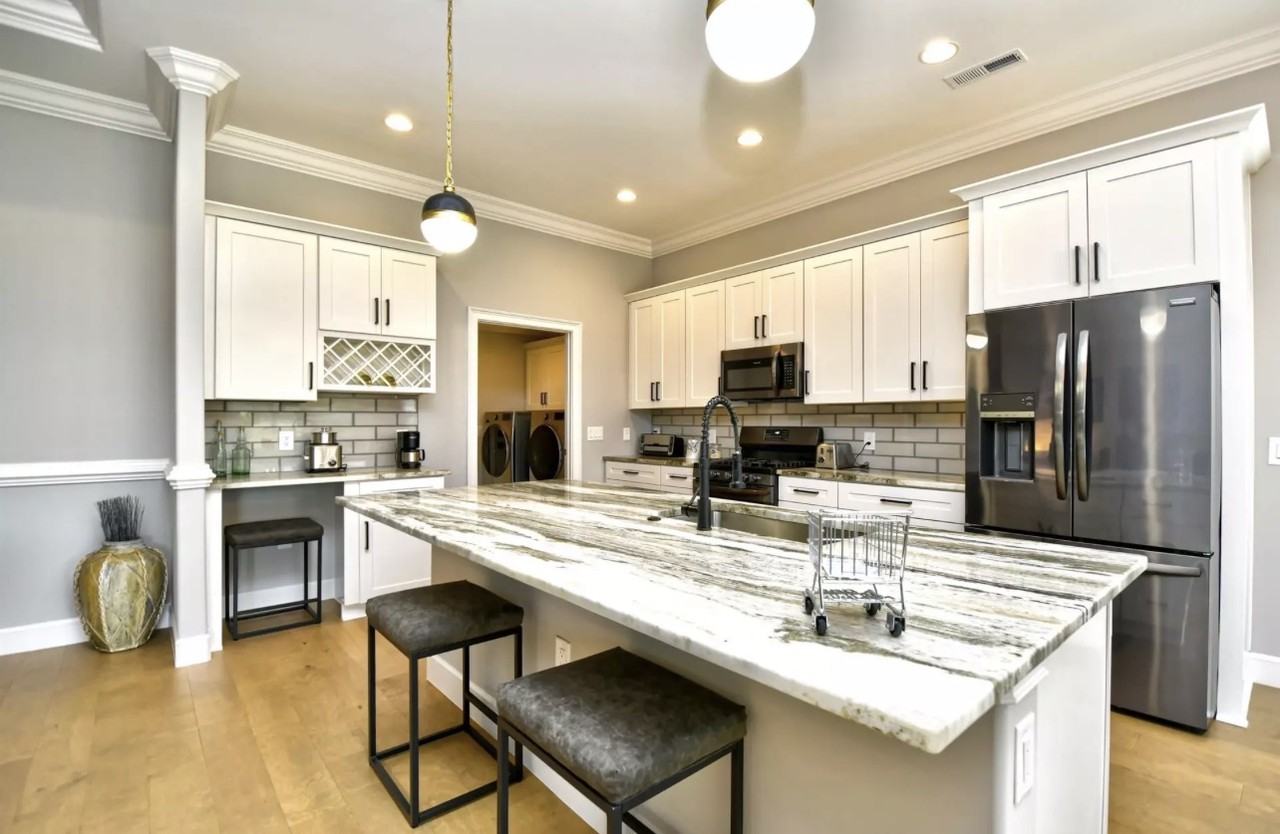 200 E Covington Dr - Photo 3 of 10