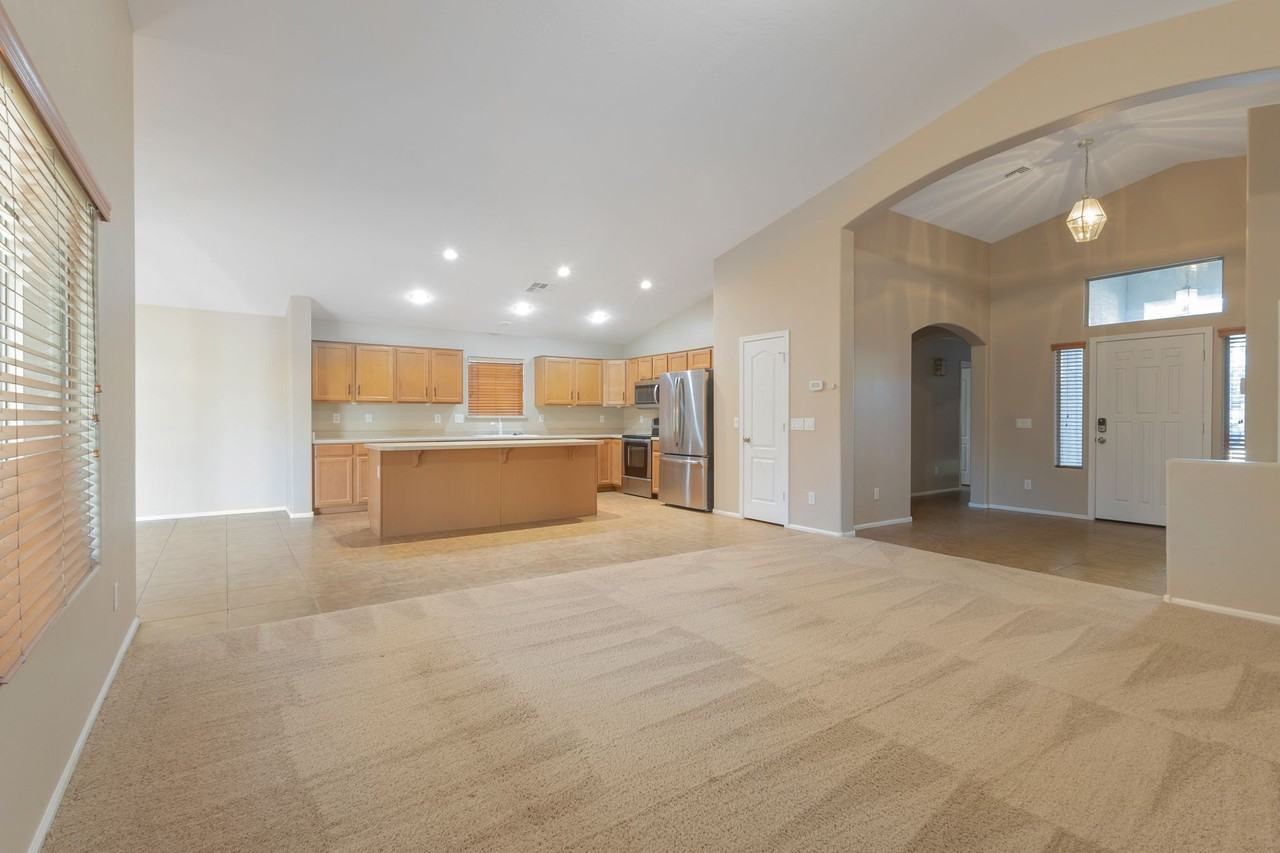 45047 W Jack Rabbit Trl - Photo 3 of 15