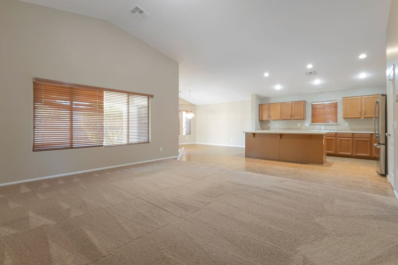 45047 W Jack Rabbit Trl - Photo 4 of 15