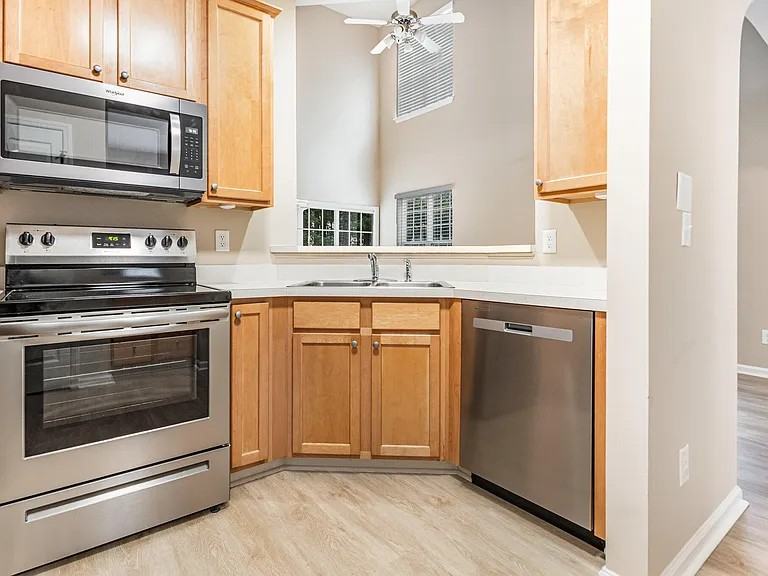 8424 Parkstone Dr - Photo 3 of 13