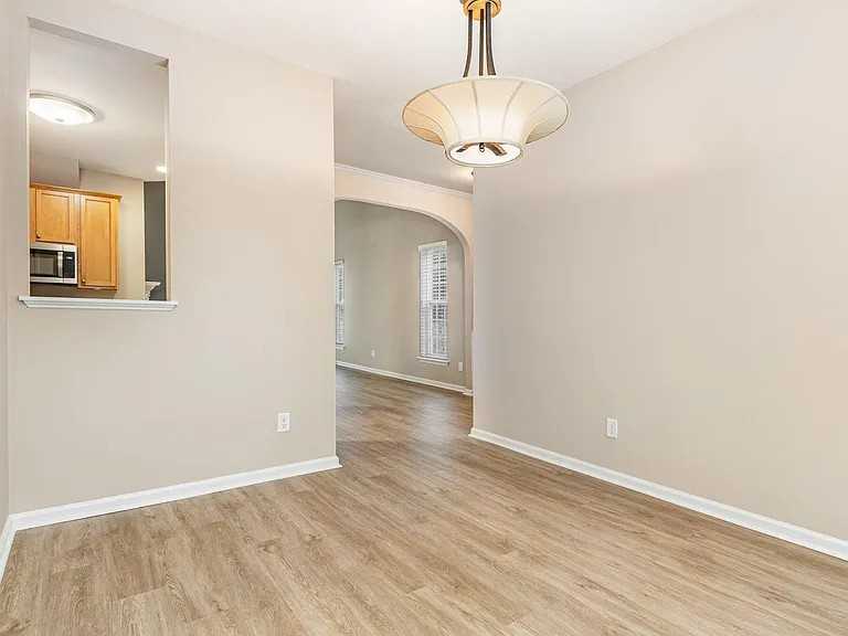 8424 Parkstone Dr - Photo 5 of 13