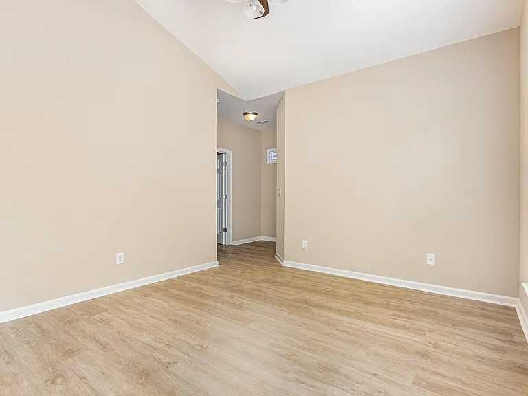 8424 Parkstone Dr - Photo 6 of 13