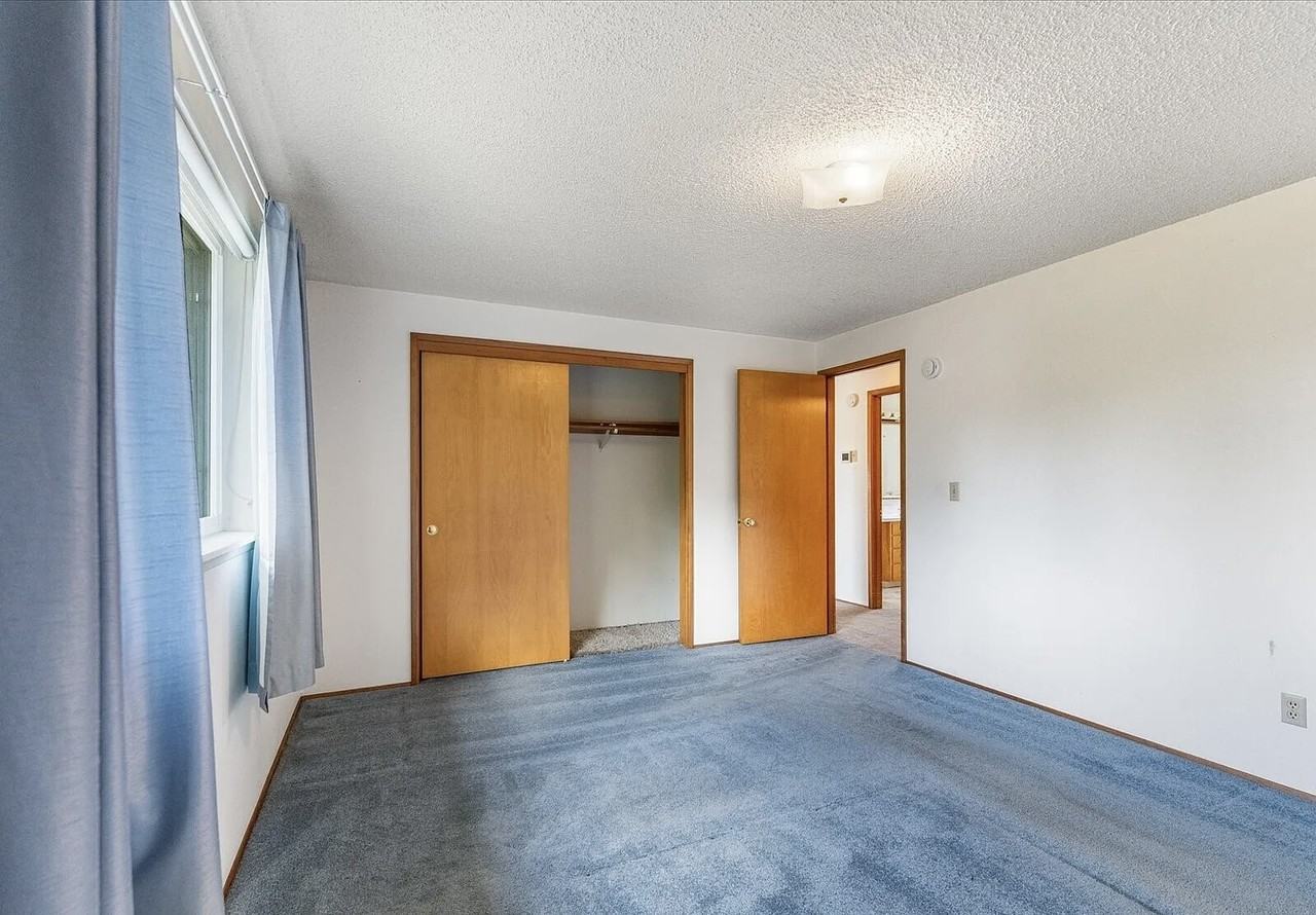 6702 120th St E - Photo 3 of 7