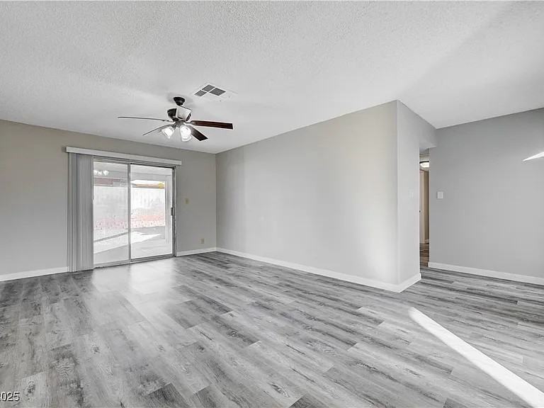 6810 Legalla Ln - Photo 3 of 10