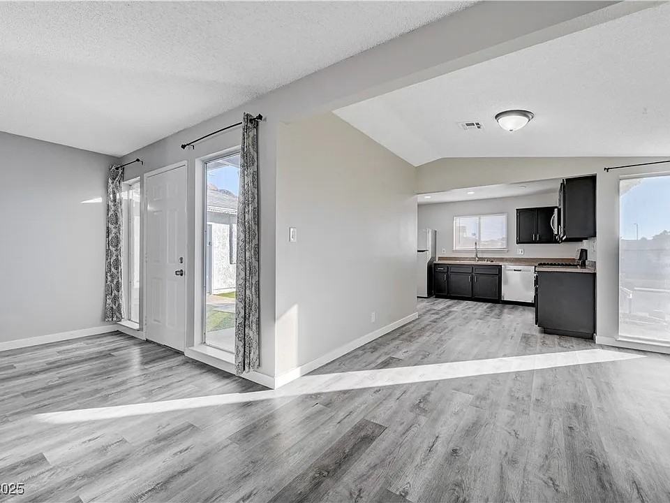 6810 Legalla Ln - Photo 4 of 10