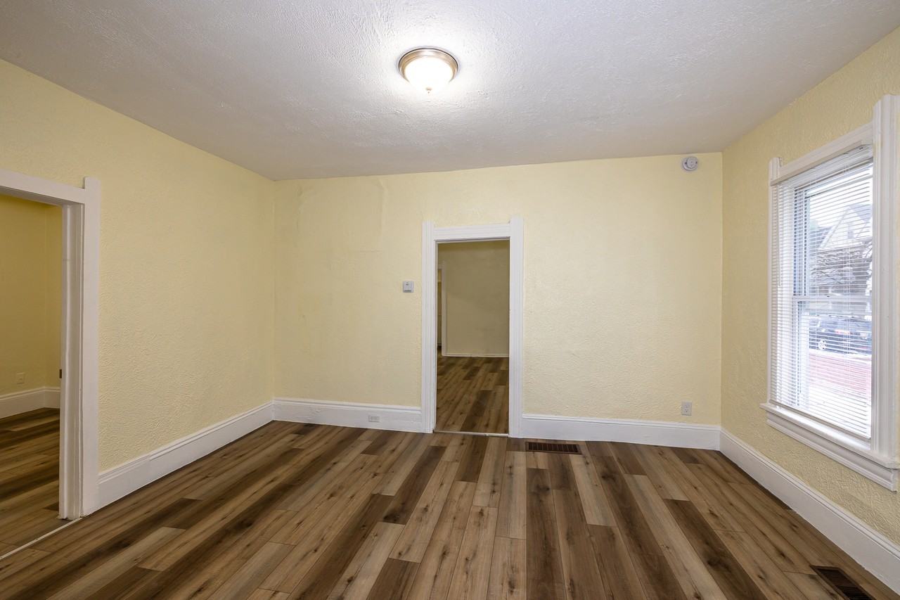 2100 W 95Th St - Photo 3 of 18