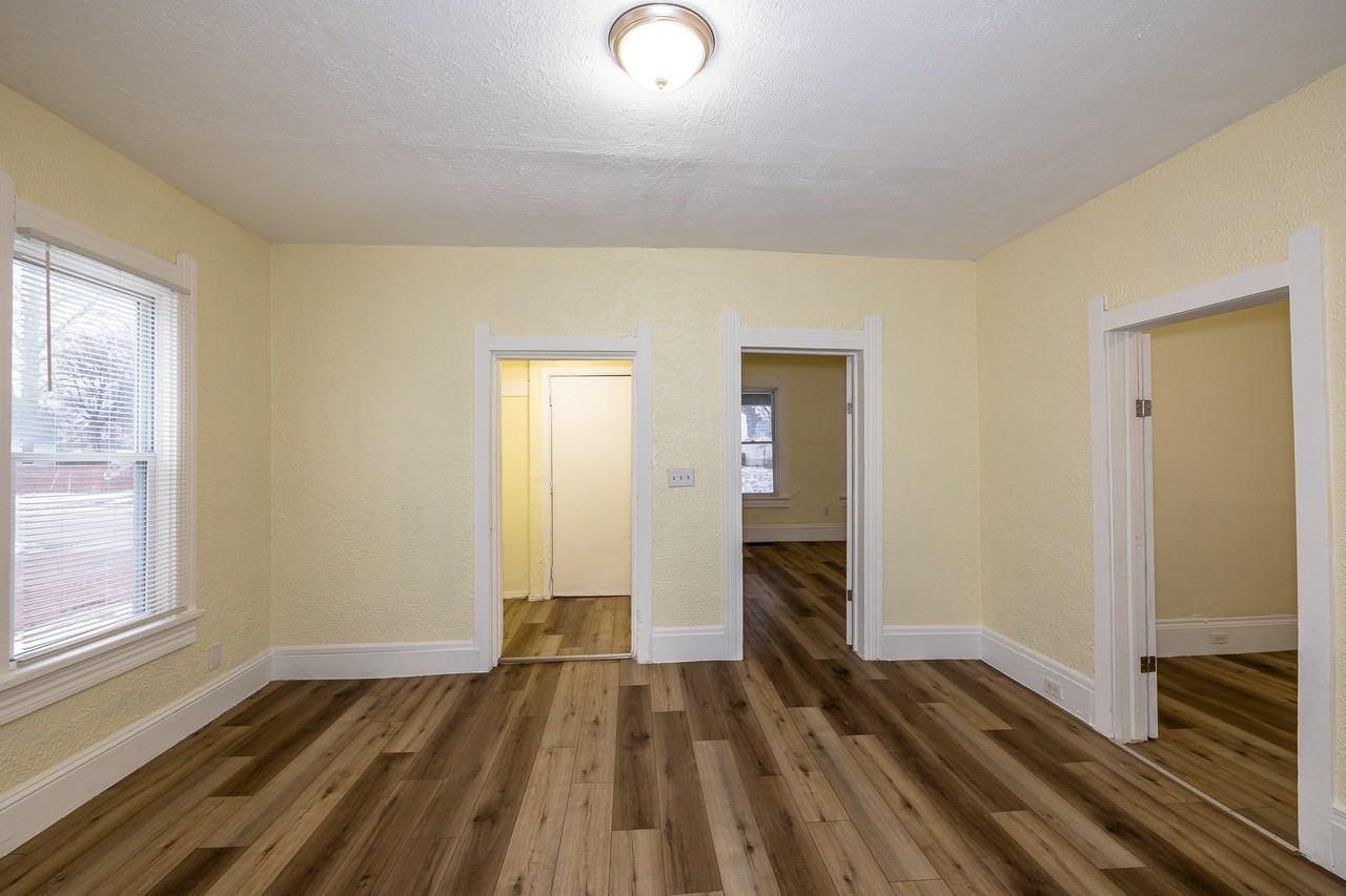 2100 W 95Th St - Photo 4 of 18