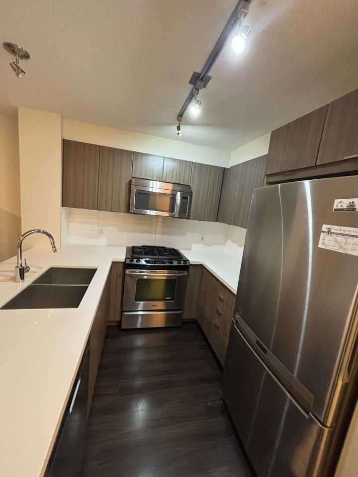 3301 151 St - Photo 5 of 24