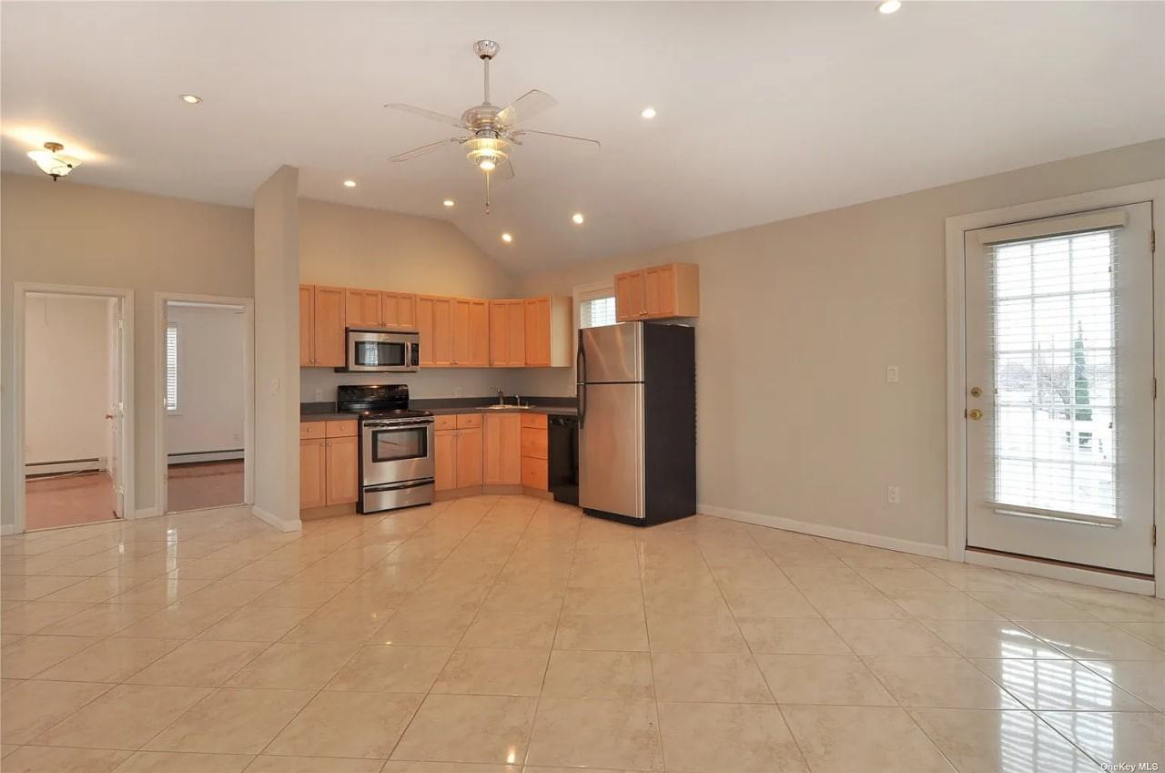 411 Bayville Ave - Photo 7 of 7