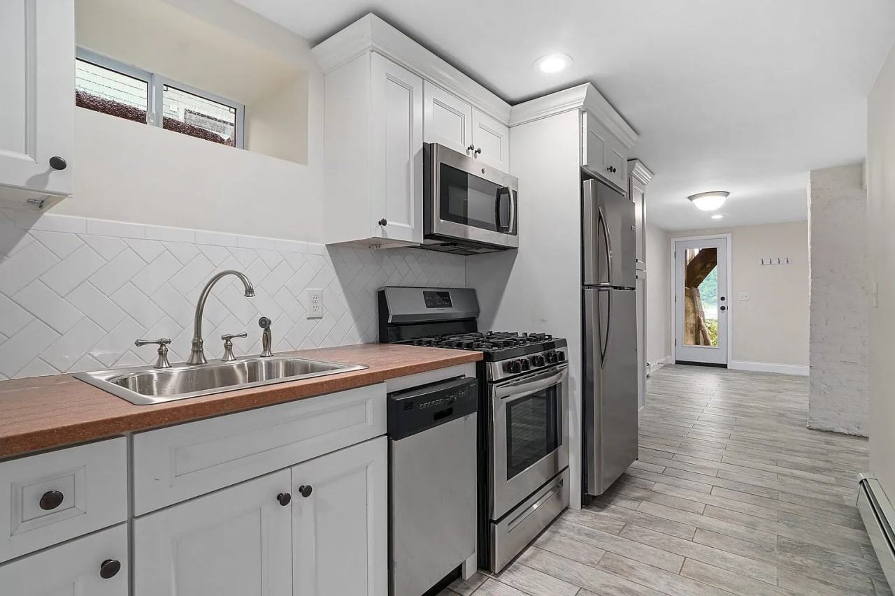 461 Warburton Ave - Photo 3 of 7