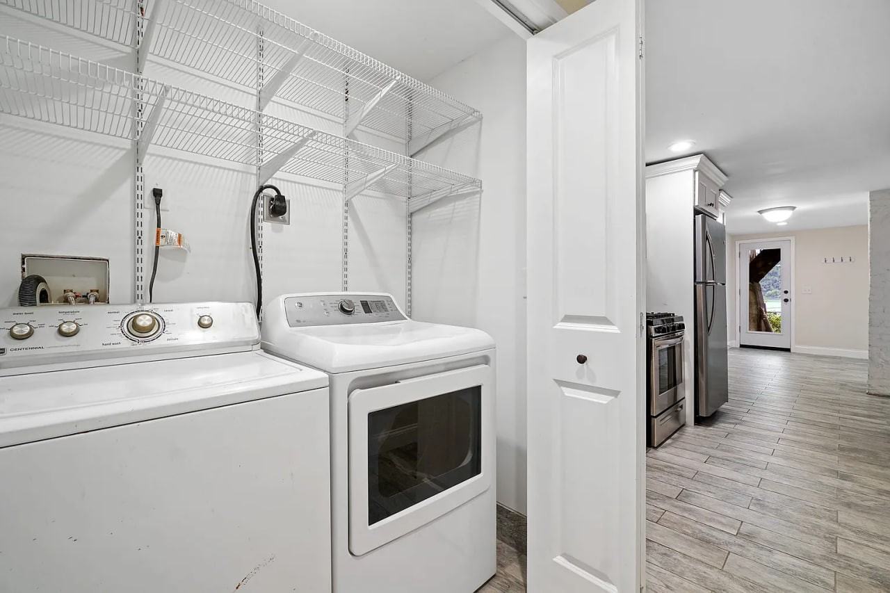 461 Warburton Ave - Photo 4 of 7