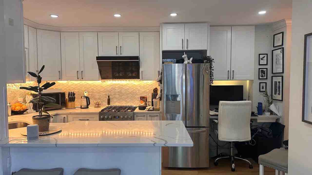 445 W 19Th St - Photo 4 of 8