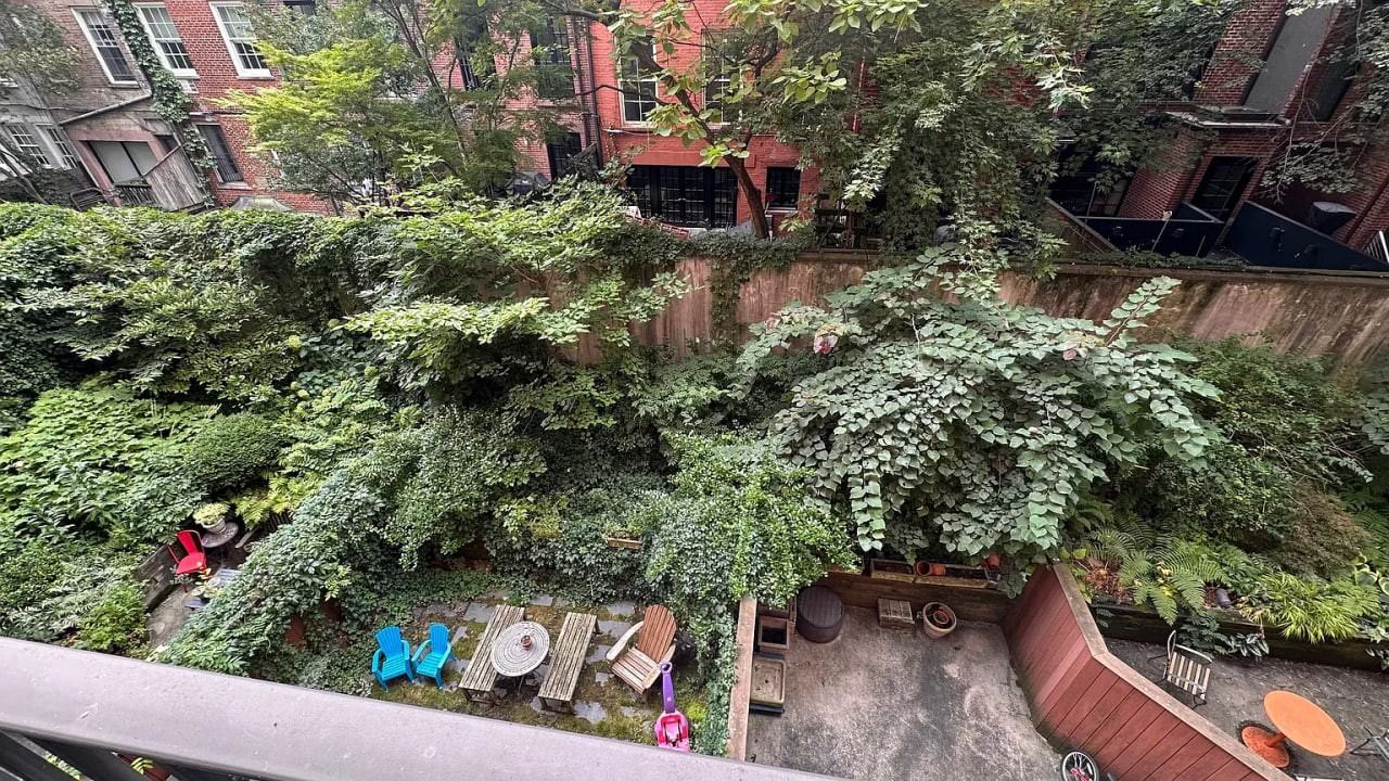 445 W 19Th St - Photo 6 of 8