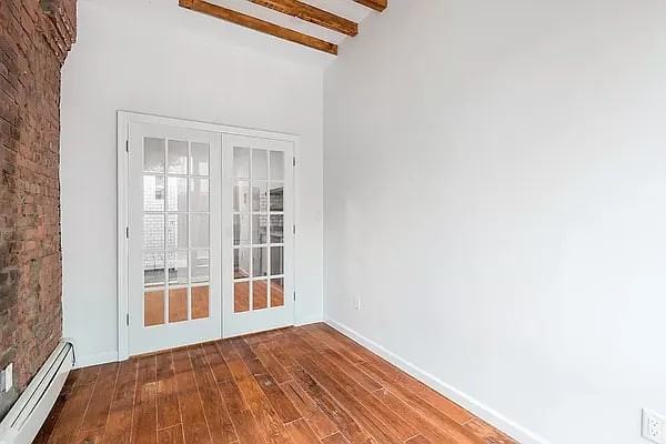 544 W 49Th St - Photo 4 of 7