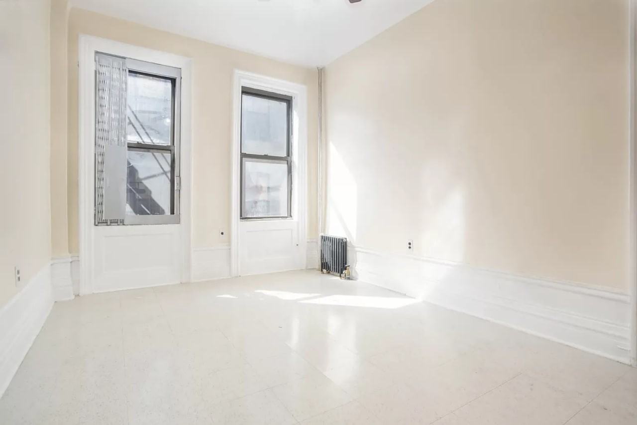 1076 Eastern Pkwy - Photo 4 of 8