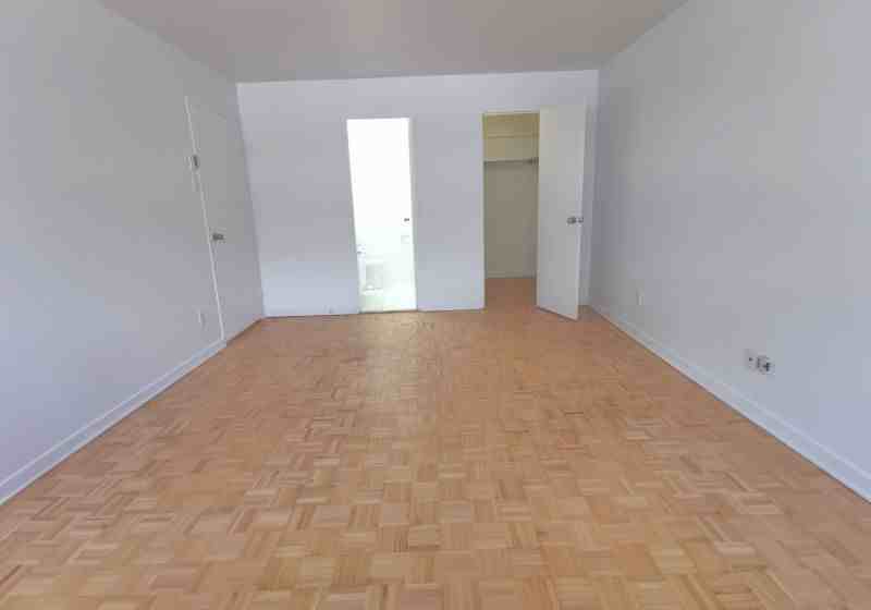 5505 Boulevard Cavendish #906 - Photo 6 of 7