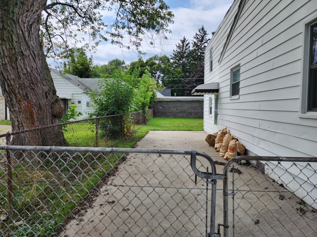 23631 Columbus Ave #1 - Photo 4 of 38