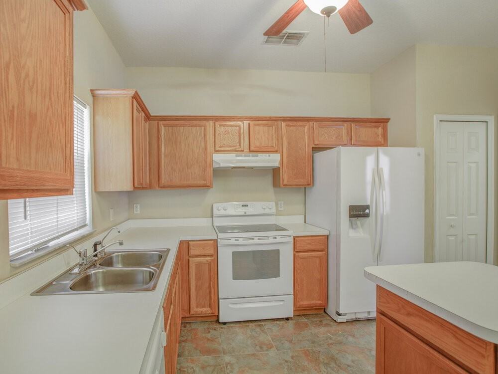 1760 Sparkling Water Cir - Photo 5 of 15