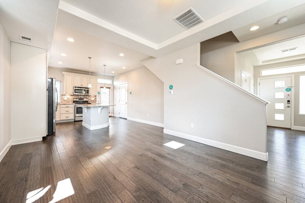 4478 Elegant St - Photo 5 of 18