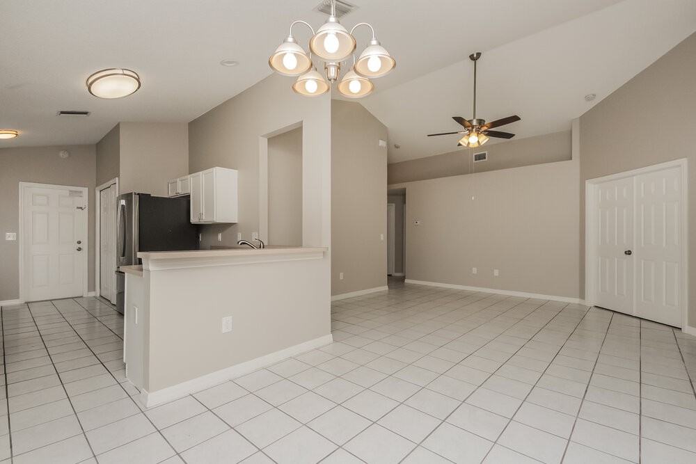 1853 Wimbledon St - Photo 5 of 16