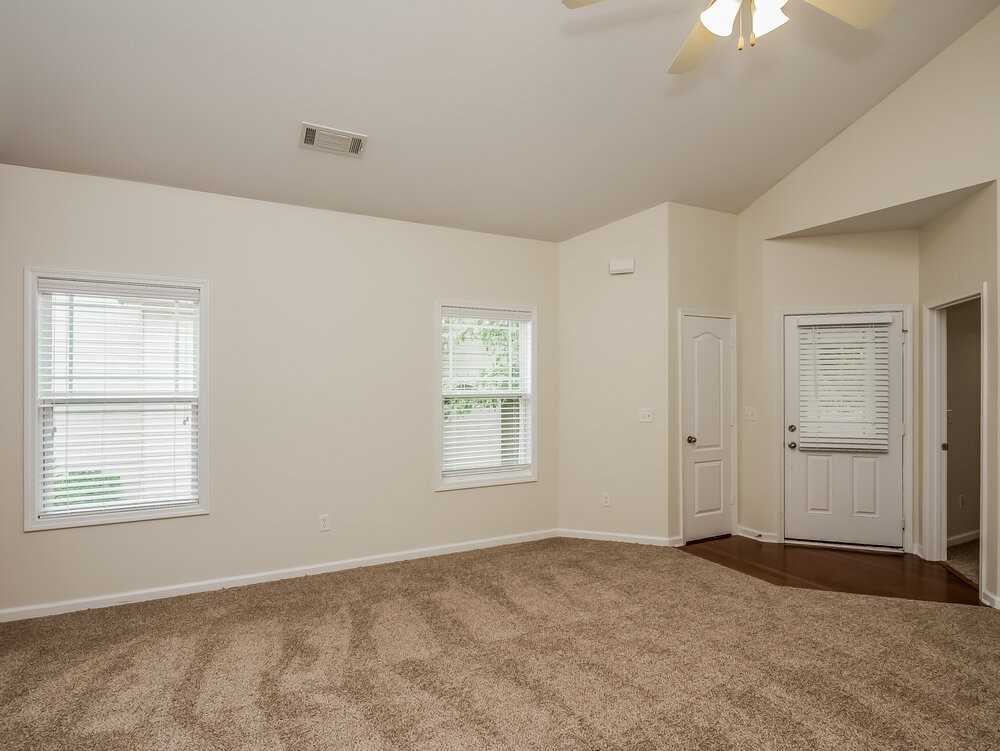 92 Majestic Dr - Photo 2 of 12