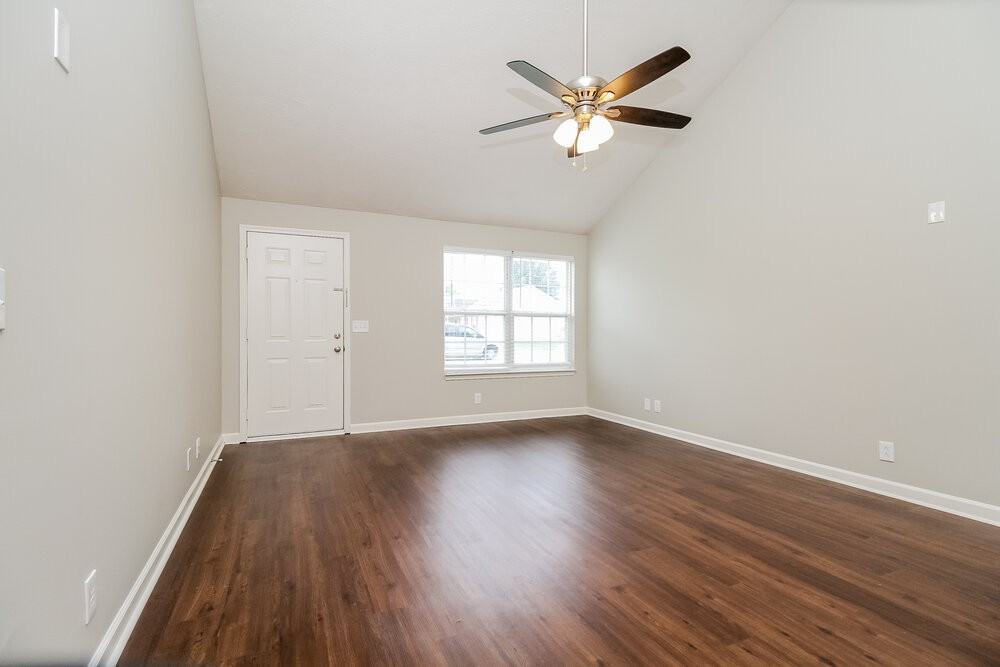 3028 Roscommon Dr - Photo 3 of 16