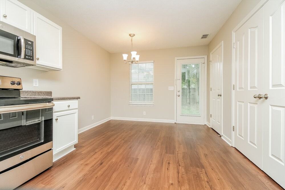 3028 Roscommon Dr - Photo 5 of 16