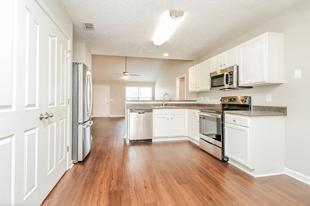 3028 Roscommon Dr - Photo 6 of 16