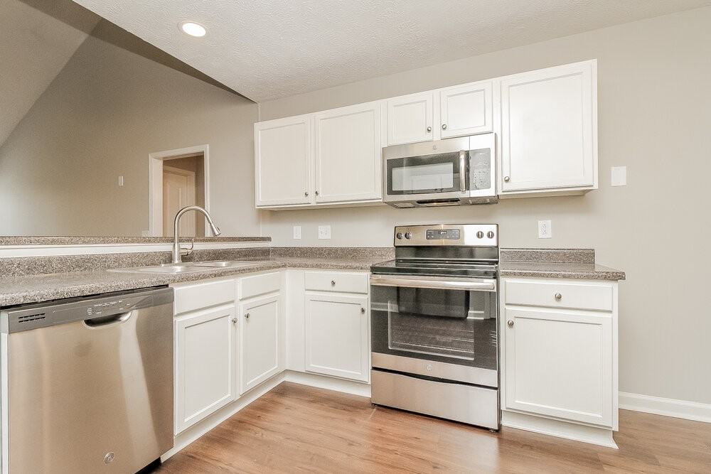 3028 Roscommon Dr - Photo 7 of 16