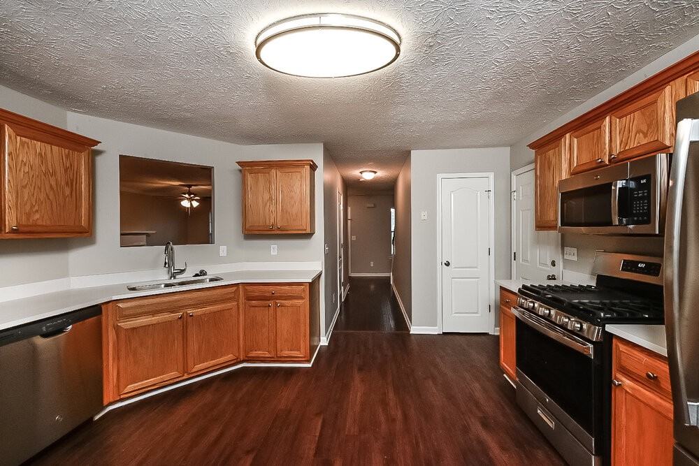 370 Summer Hill Cir - Photo 7 of 17