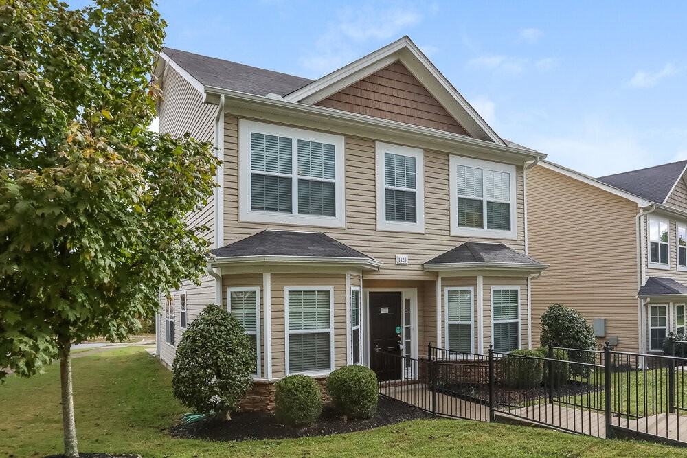 1428 Sprucedale Dr - Photo 5 of 17