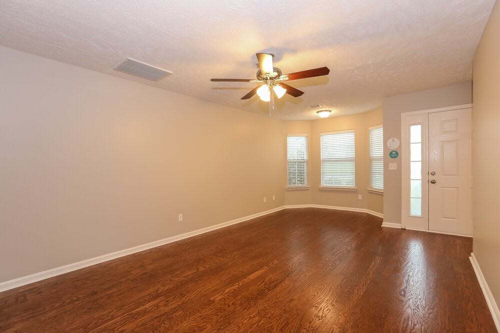 1428 Sprucedale Dr - Photo 7 of 17