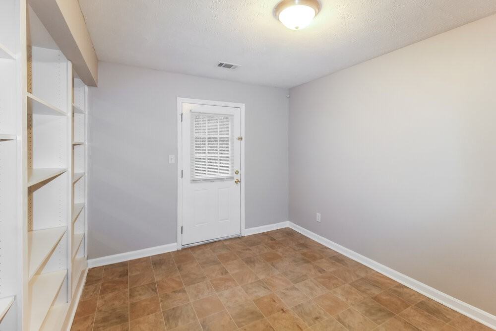 5913 Clate Ct - Photo 6 of 16