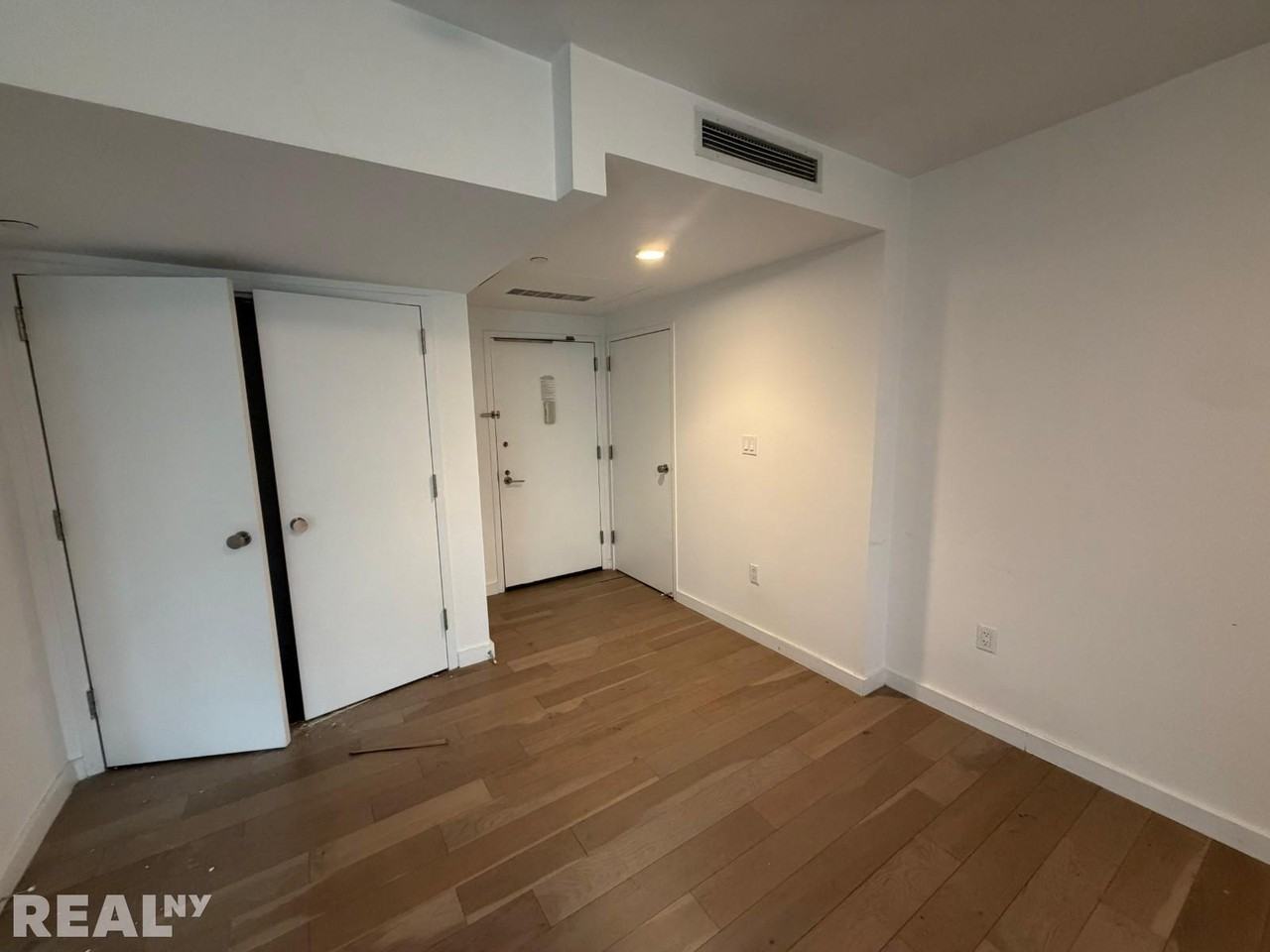 Columbia Hts #3J - Photo 4 of 12