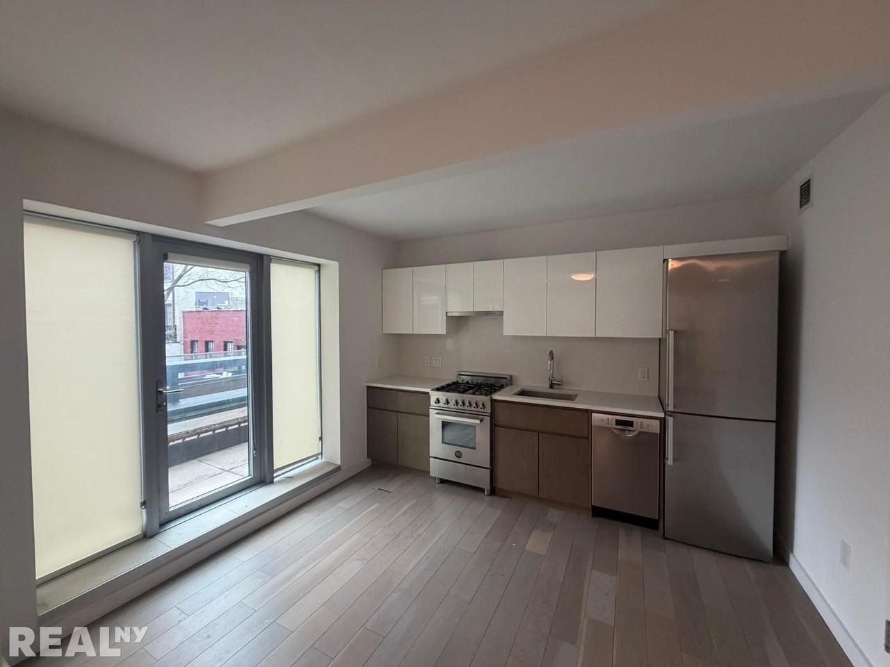 Columbia Hts #3J - Photo 5 of 12