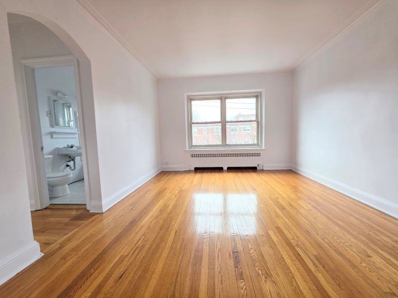 Chemin de la Côte Saint Luc & Rue Ellerdale #26 - Photo 3 of 8