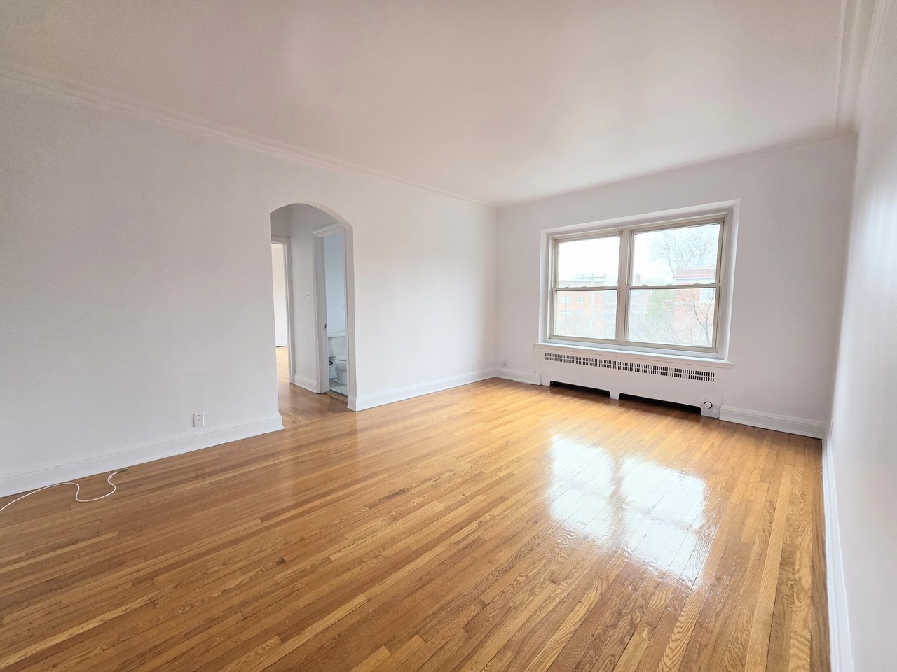 Chemin de la Côte Saint Luc & Rue Ellerdale #26 - Photo 7 of 8